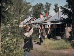 U budovy "neziskovky"