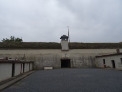 Na dvoře věznice
