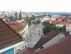 Tanky sjíždí serpentýnou