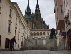 Před Moravským zemským muzeem