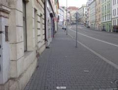 Před nebytovými prostory