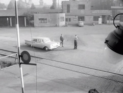 Příjezd luxusního vozu