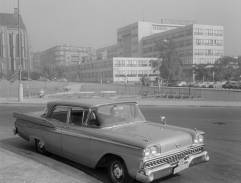 Na ulici u tel. budky