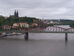 Pohled na železniční most