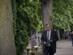 Sledování na hřbitově