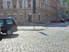 Noční křižovatka