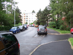 Před bydlištěm Kateřiny Gruberové