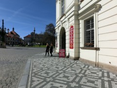 Před zámkem Schönbrunn