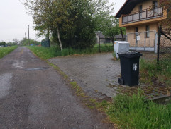 Před domem