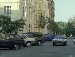 Pri dome rodičov
