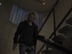 Jakub Hron na schodišti