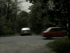 Odbočení sledovaného Mercedesu