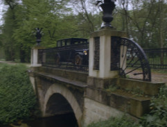 Most v zámeckém parku