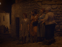 Prostitutky u kamenné zdi