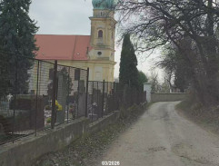 Průjezd kolem kostela