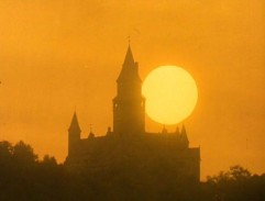 slnko nad hradom