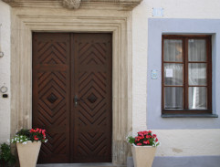 Marek hvízdá na Lukrécii