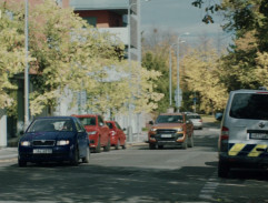 Příjezd k policejní služebně