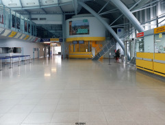 Irena v hale letiště