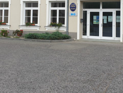 Marta před úřadem