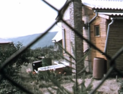 chata se samostatným komínem