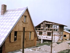 rozestavěná chata ze dřeva