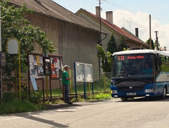 Autobus na zastávce