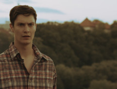 Pěší cesta s výhledem do krajiny