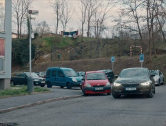 Před bydlištěm Marie Váchové