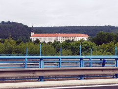 V autobusu