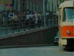 Na zastávce tramvaje