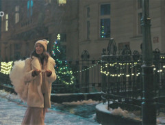 Před bydlištěm Mikuláše a Davídka