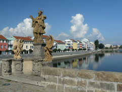 Slávka Hlubinová na mostě