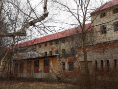 Staré tovární budovy