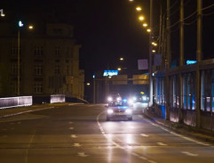 Malá s Černým v autě