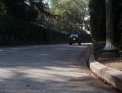 Pronásledovatel Rachel ujíždí