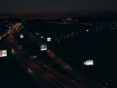 nočná autostráda