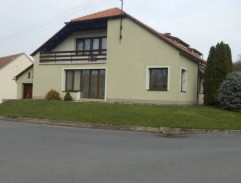 Ráno na návsi v Mouřínově