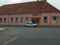 V Mouřínově na návsi