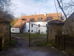 Dům