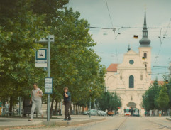 U tramvajové zastávky