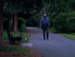 Majer prochází parkem