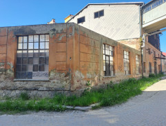 Fezárenské tovární budovy