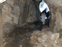 S Katkou v jeskyni