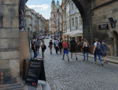 Neděle ve všední den