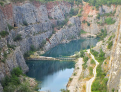 S03E04 Její všudypřítomný dohled