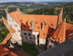 Hradní nádvoří