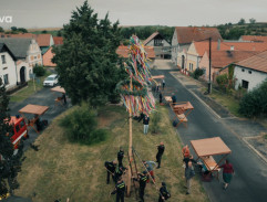 Májka na návsi