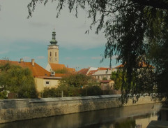 Věž u kostela