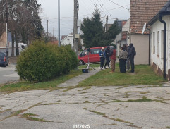 Autobusová zastávka při holičství